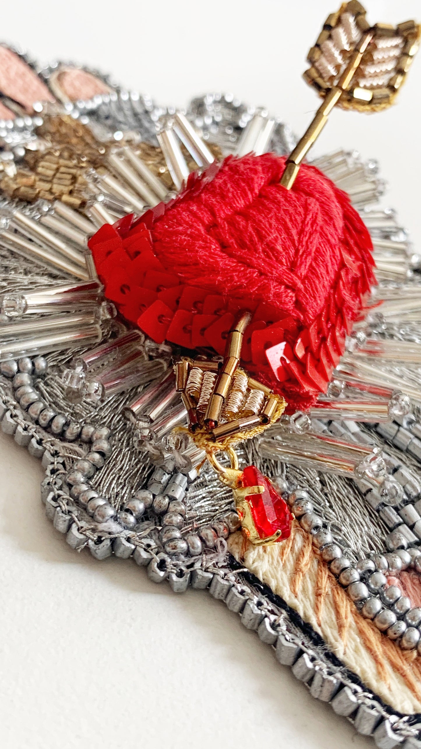 Saint-coeur embroidery brooch
