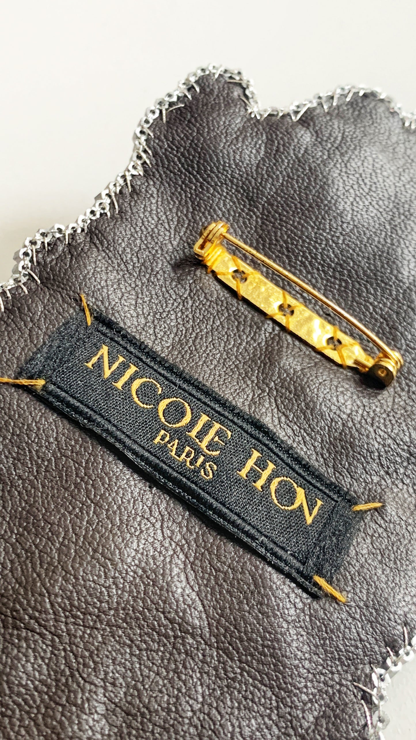 Saint-coeur embroidery brooch