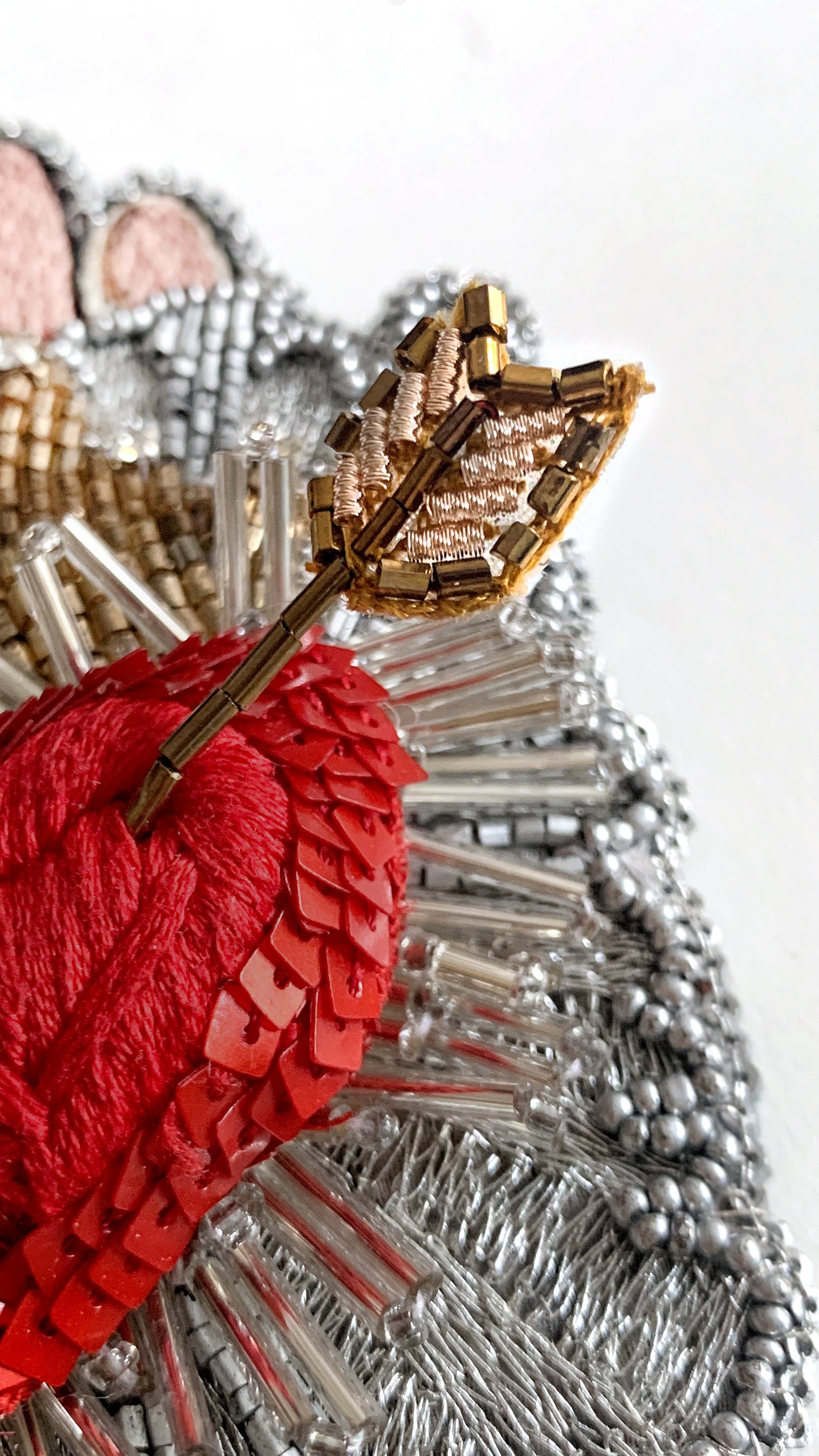 Saint-coeur embroidery brooch