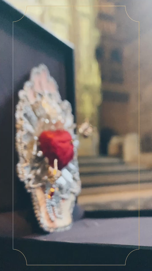 Saint-coeur embroidery brooch